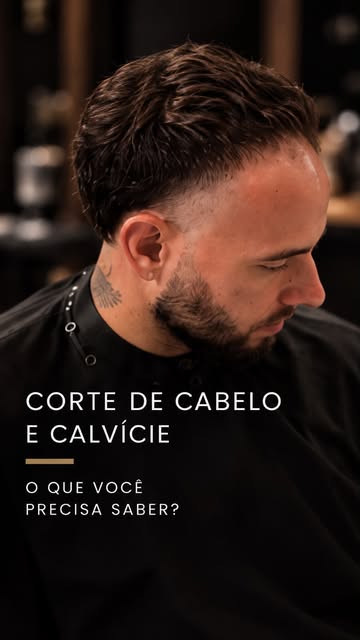 Tem corte que valoriza.
E tem corte que só chama ainda mais atenção para a calvície.

Pentear pra fr