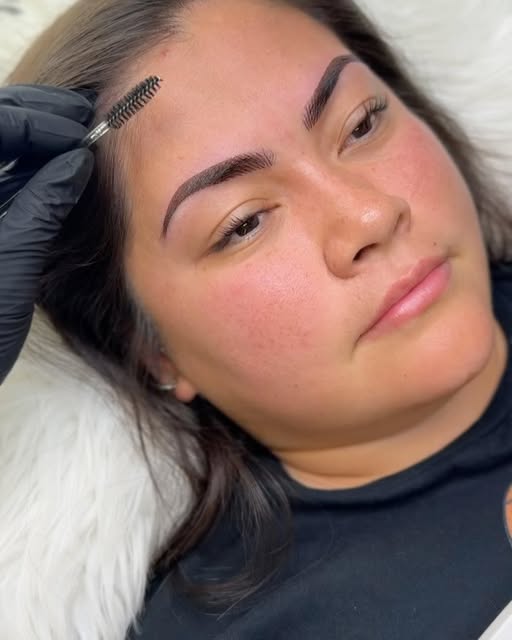 Combo brows 🩶  Such good conversations🩶  #hanafy_pigments  #bishoppmupen #arlingtontx #brows #pmu 