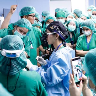 Live Surgery ✨ - Long Hair FUE for Female Hairline Transplantation

งานนี้คนเยอะที่สุดเท่าที่เคยโชว์