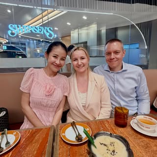 พาเพื่อนมาทานข้าวค่ะ ร้านนี้มีเมนูอาหารไทยพิเศษๆ ให้เพื่อนได้ลองเยอะมาก ตกแต่งจานได้สวยงามมากๆด้วย (