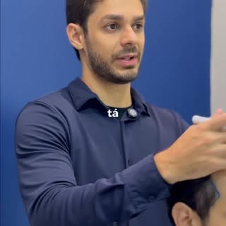 Em casos de calvície extensa, o planejamento cirúrgico precisa equilibrar cobertura, densidade e pre