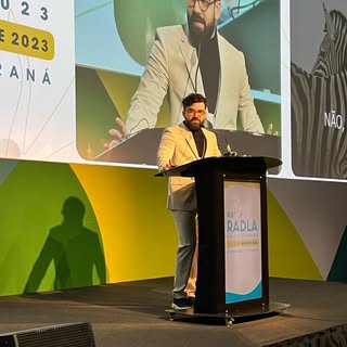 Aula sobre Padrões de Lesões Melanocíticas na 40 Renión Anual de Dermatólogos Latinoamericanos, fala