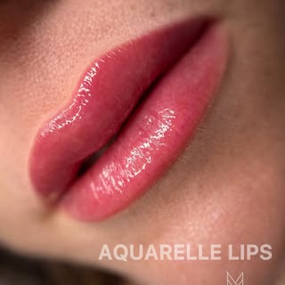 Luminose! Eleganti! Colorate! 🌸🩷
Le tue labbra esaltate e valorizzate con un semplice trattamento: