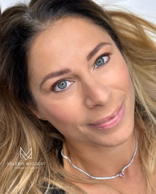 HAIRSTROKE•C’è una differenza sottile ma profonda tra “notarsi” e “risplendere”.✨✨✨
La bellezza arte