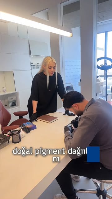 “Her öğrencimin kendi tarzını bulmasına destek olduğum, birebir uygulamalı saç simülasyonu eğitimi.
