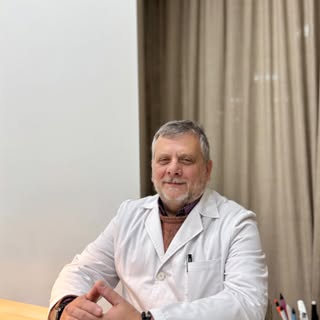 Cuando sientes que tu rostro ya no refleja cómo te ves por dentro, una valoración médica puede marca
