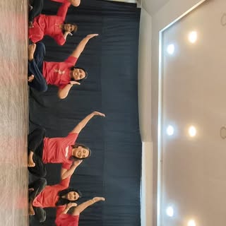 Keeping it low 📹
.
 Oo Sahebaa 🎵 ft. @ashaandbiju @mangs.sindhu @iswaryashaji
Dhanya mam , Jayanth