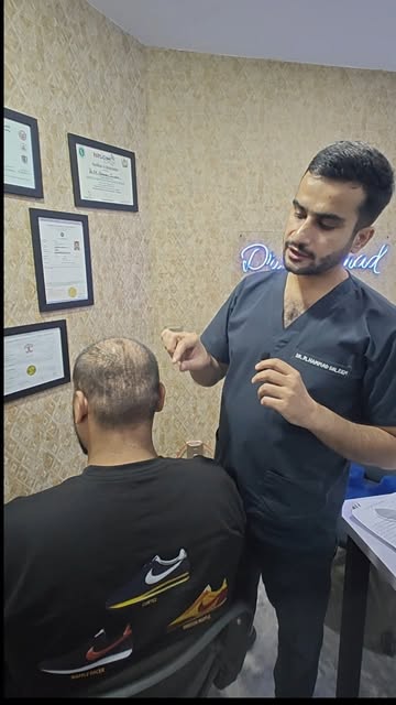 Hair Transplant in Lahore – see how the scalp, hair loss pattern and donor area are assessed before 
