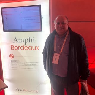 J’ai assisté au congrès de l’IMCAS à Paris où il y avait plus de 12500 médecins. Nous avons opéré av