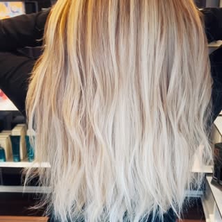 Sometimes great hair takes a little extra love. 💛

This beautiful corrective color brought back shi