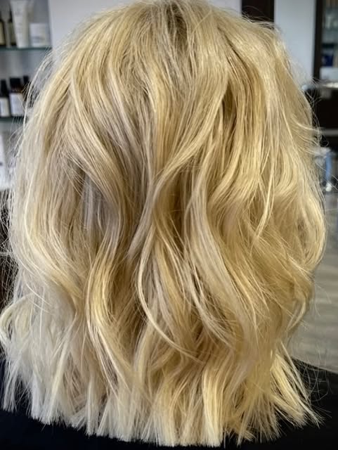 We all love a golden blunt wavy bob right?
Cut with the one and only calligraphy pen, a few K-tips f