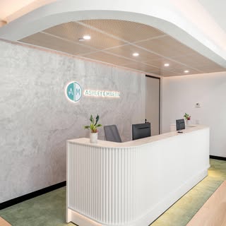 A calming, considered clinic for @ashleyandmartincentres at South Everleigh 🌿

Soft curves, warm te