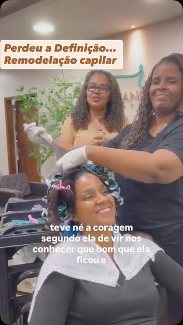 Vc tem usado química no seu cabelo e agora ele perdeu os cachos??
Com a nossa Técnica vc consegue a 