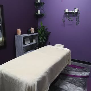 Experiencing stress and body tension?
Your body may be asking for rest and restoration.
Massage ther