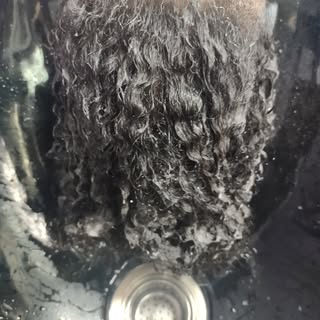 3 signs your scalp needs attention:
• Itching or dryness
• Excess shedding
• Slow or no growth
✨ A h