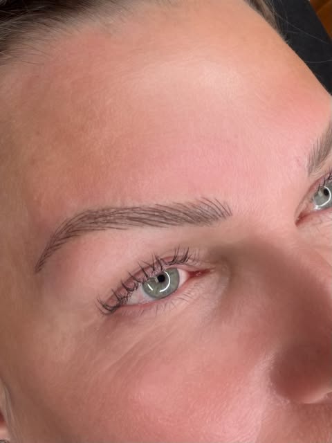 🤍 She doesn’t have to pencil in her brows all year.

Her brows were designed just for her using our