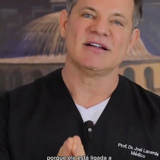 Você já parou para contar quantas vezes evitou uma foto por causa do cabelo?

A calvície afeta muito
