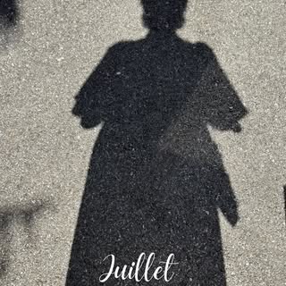 JUILLET ❤️💙🤍 EST UN MOIS DE CLARTÉ
PROFONDE, OÙ L’ÂME S’OUVRE, SE NETTOIE ET CHOISIT SA DIRECTION,