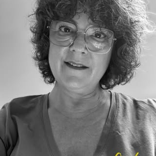 💛La symbolique des cheveux frisés ou bouclés évoque principalement le naturel, la liberté et une fo