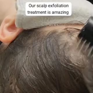 Healthy hair starts at the scalp. ✨

Our Scalp Exfoliation Treatment gently removes

 buildup from o