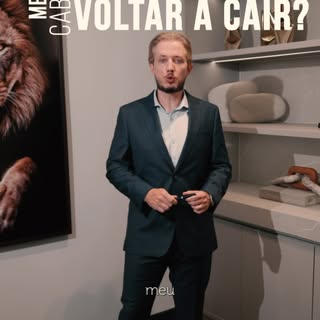 O cabelo transplantado cai?
Essa é uma das dúvidas mais comuns, e entender a origem dos fios faz tod