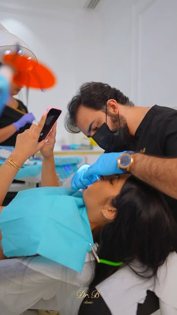 الفينير الفخم مو مجرد أسنان بيضاء… هو ابتسامة مصممة لتناسب ملامحك وتعكس ثقتك. ✨🦷 
النتيجة الطبيعية 