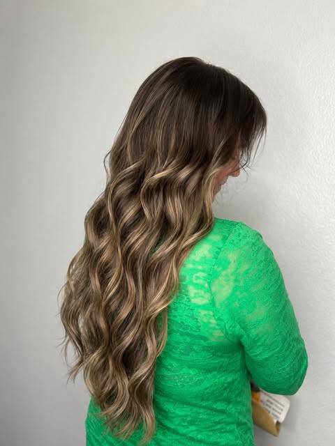 Elegant waves, dimensional highlights, and a beautifully blended finish create a polished look with 