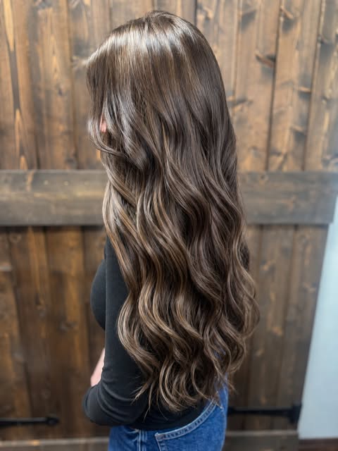 Long, glossy waves with rich dimension and a smooth, natural finish. This look adds movement, depth,