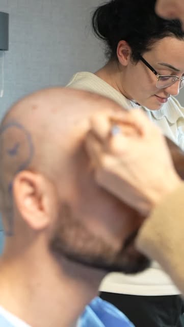 Doktor z billboardu vám nakreslí linii. A odejde k dalšímu pacientovi. ❌

Takhle to na mnoha místech