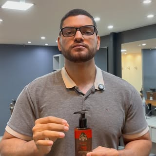 Nova saga: Cosméticos de Barbearia.

Eu frequento a Gabriel Barbearia, onde corto o cabelo e faço a 
