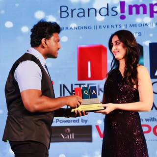 Awarded as Best cosmetic surgeon.....
#kareenakapoor #cosmeticsurgery 
#bestsurgeon 
#breastsurgeon 