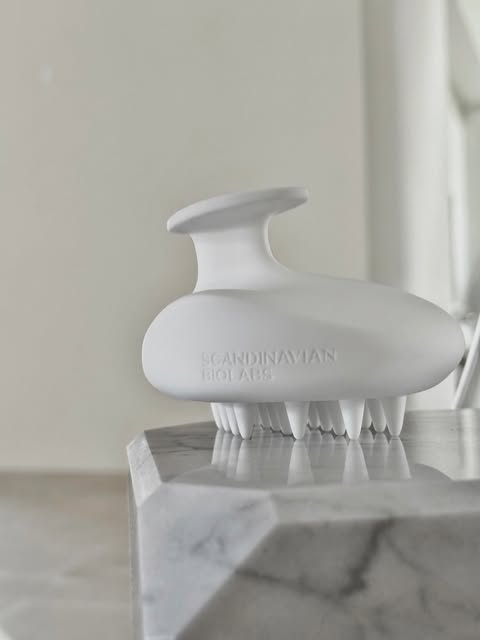 Your shower routine, upgraded. 

Massage your scalp while you shampoo to help lift buildup, stimulat