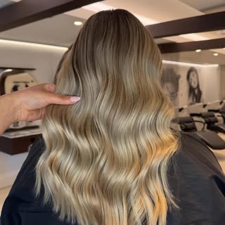 Creamy Crème Brûlée Blonde to take you into the summer ☀️

Created by @ruzma_a_hair in our Leeds sal