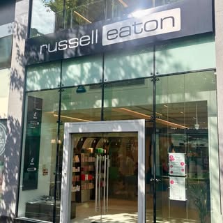 The sun is shining on our beautiful Leeds salon and our team are ready to greet you! 
Happy Weekend 