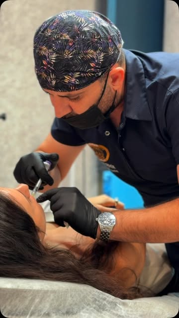 💋 Dudak Dolgusu Uygulaması

Dudak dolgusu; dudakların hacim, kontur ve simetri açısından değerlendi