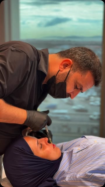 💋 Dudak Dolgusu Uygulaması

Dudak dolgusu; dudakların hacim, kontur ve simetri açısından değerlendi