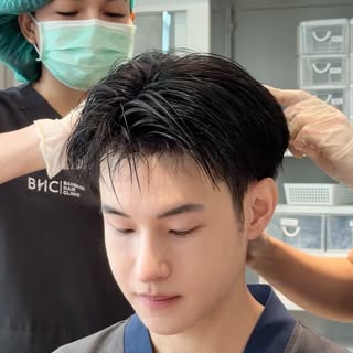 ไม่มีใครต้องรู้ว่าคุณ @prepan ไปปลูกผมมา💙 ปลูกผมวันนี้ก็หล่อวันนี้เลยกับเทคนิค Long Hair DHI Microg