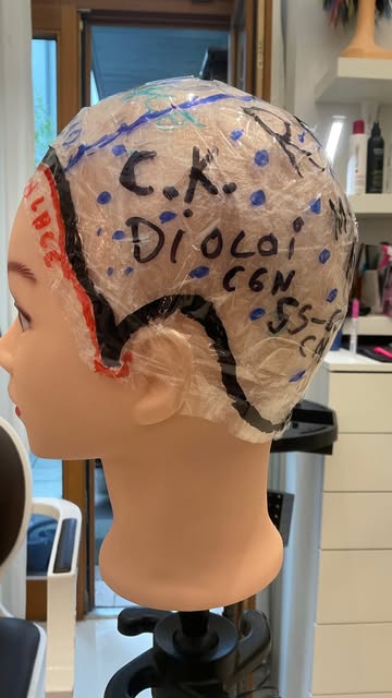 DIOLOI – Göttlich wie ein Löwe. 🦁

38 Jahre Friseurhandwerk.
Mit 27 Jahren auf der MS EUROPA – und 