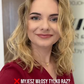 Większość osób skupia się na włosach, a zapomina o skórze głowy. To właśnie ona wymaga dokładnego oc