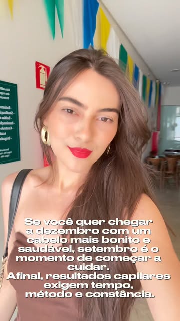 Não sou contra o mega hair. Sou contra usá-lo para esconder um cabelo que está pedindo cuidado.

O a