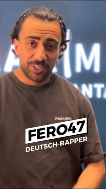 🔥 🔥🔥🔥Deutscher Rap-Star Fero47 – vor einem Jahr & heute!

Schaut euch seine Haare an – der Unter