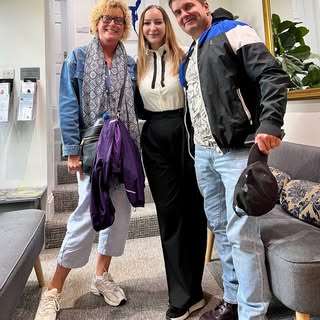 Thrilled to welcome our happy patients who traveled from Dublin to London for their check-ups! 🩺✈️ 