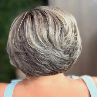 Elegância em cada detalhe ✨
Corte e cor que realçam a beleza natural.