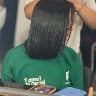 Corte pensado no visagismo ✨
Valorizando o rosto, trazendo leveza e modernidade !