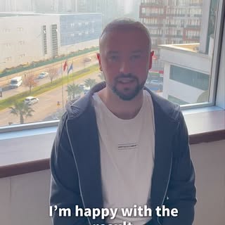 Our patient from the Netherlands 🇳🇱 sharing his experience after a 3,485 graft hair transplant wit