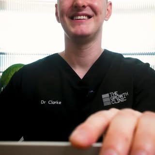 ✨ Secure your FREE hair loss consult with Dr. Clarke - Book now👇