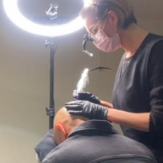 ✨ Micropigmentation Capillaire : Une Solution Intéressante pour un Effet Optique de Crâne Rasé ✨  Mi