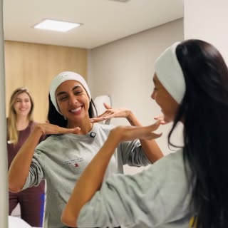 Nada melhor do que ouvir de quem acabou de experimentar o Hydrafacial.

Pele limpa, hidratada e com 