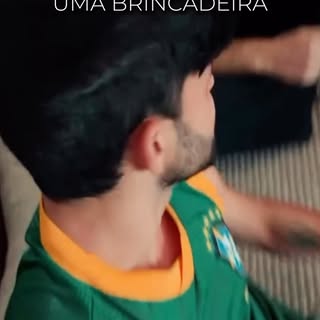 Durante muito tempo, o Luciano usou uma prótese capilar, uma escolha que acabou afetando sua autoest