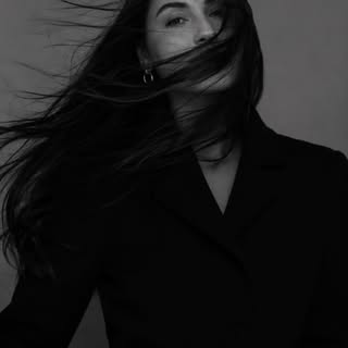 O cabelo significa: IDENTIDADE. Escolher ter o cabelo que você quiser, LIBERDADE. 
Que honra, ser Mé